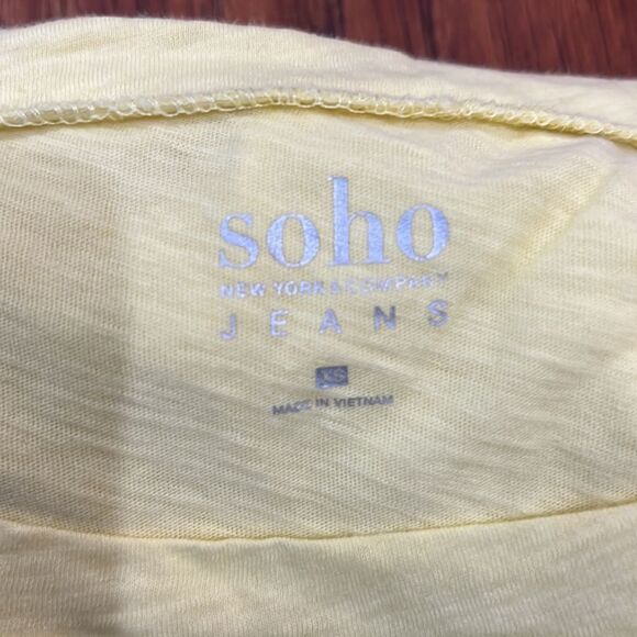 Soho Jeans New York & Company XS Yellow Short Sleeve T-Shirt Tee Ruched Sides - Picture 4 of 4